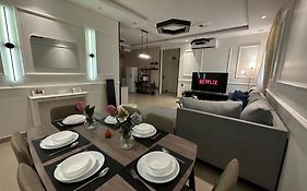 Modern & Cozy Apartment - 2